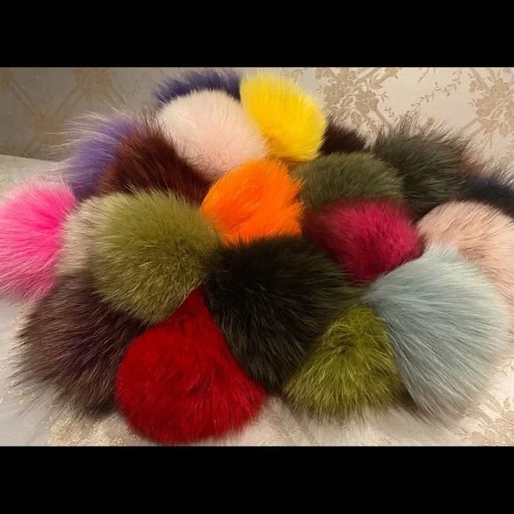 White Fur Keychain - Picture 2 of 2